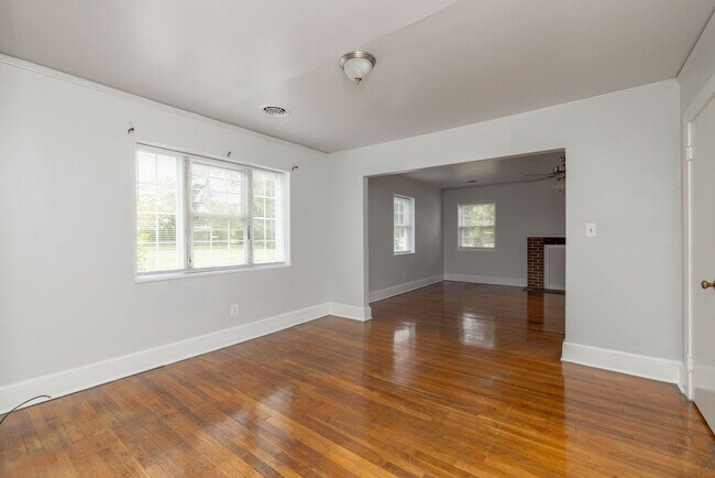 Building Photo - 103/105 Indiana Ln