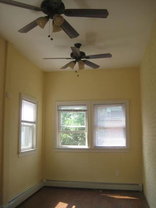 Building Photo - 1524t