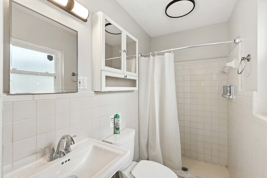 Building Photo - 349 Avenida Madera