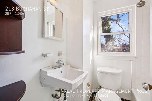 Building Photo - 213 Buchanan St