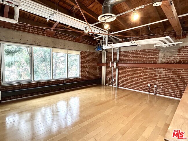 Building Photo - 130 S Hewitt St