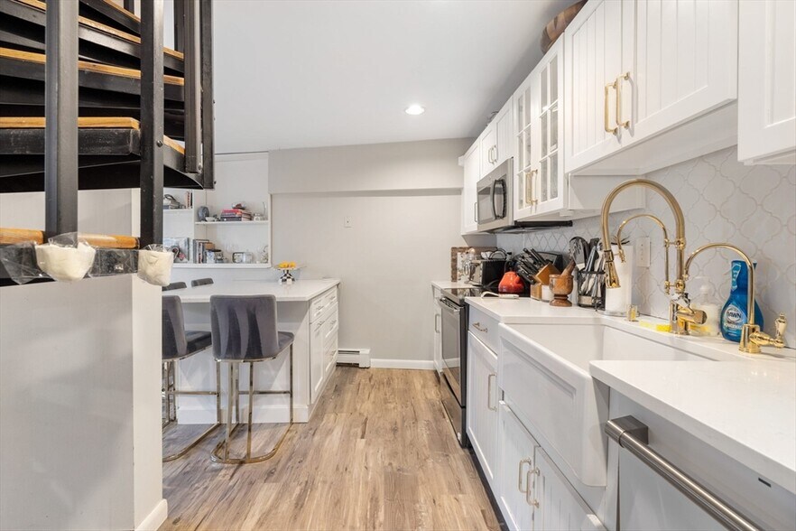 Primary Photo - 55 Russell St