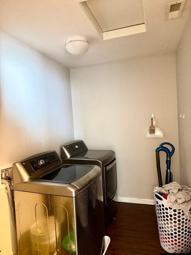 Building Photo - 2664 Solidago Dr