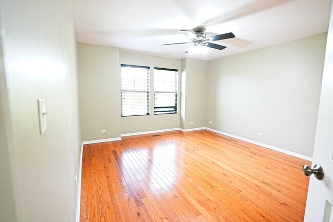 Building Photo - 470 Grosvenor Ln