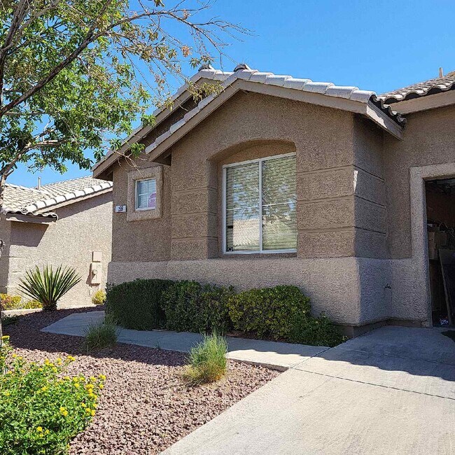 Building Photo - 198 Crown Imperial St