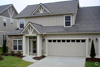 Building Photo - 3 Bedroom townhome in gated community!!