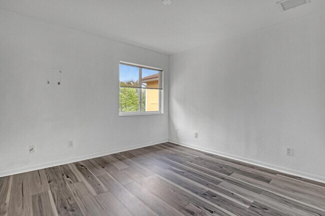 Building Photo - 176 Bellezza Terrace