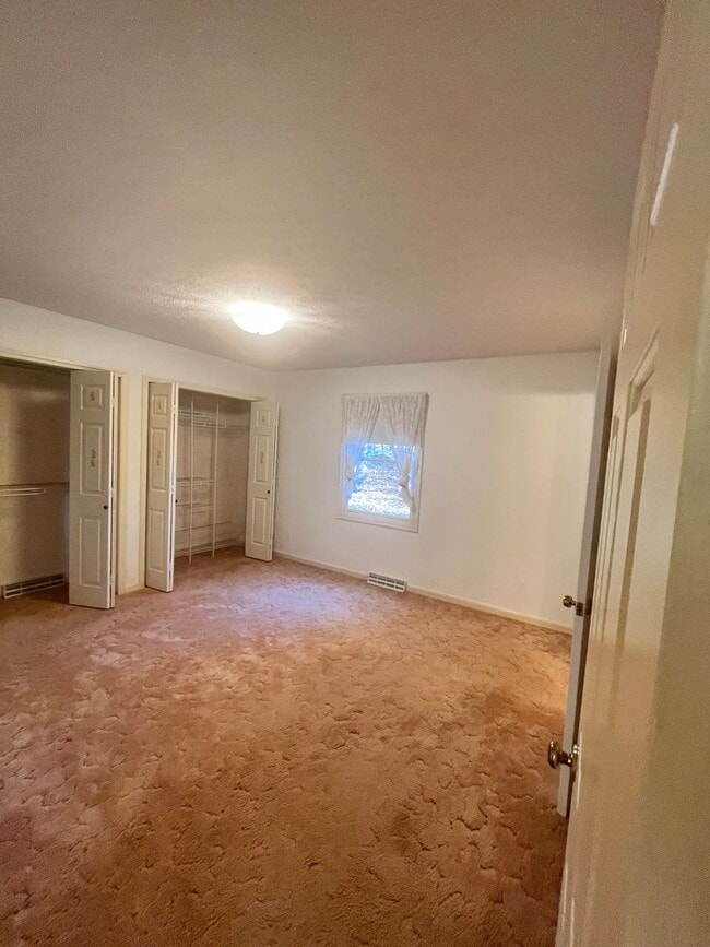 Building Photo - Beautifully secluded home right in the Vil...