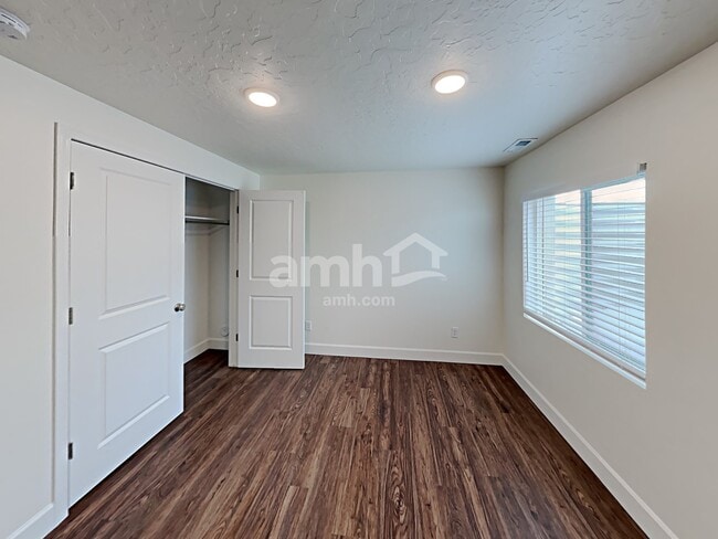 Building Photo - 6570 Old Forest Dr