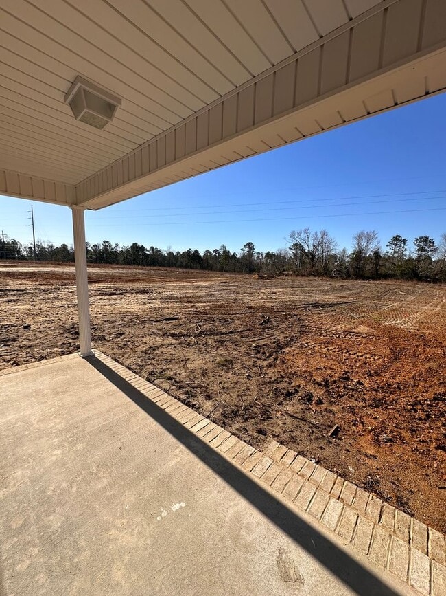 Building Photo - 3 Bed 2 Bath Brick Home with Fenced in Backyard