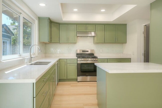 Building Photo - Beautifully Renovated 3-Bedroom Home with ...