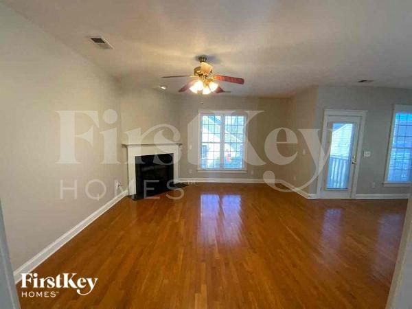 Building Photo - 205 Barberry St