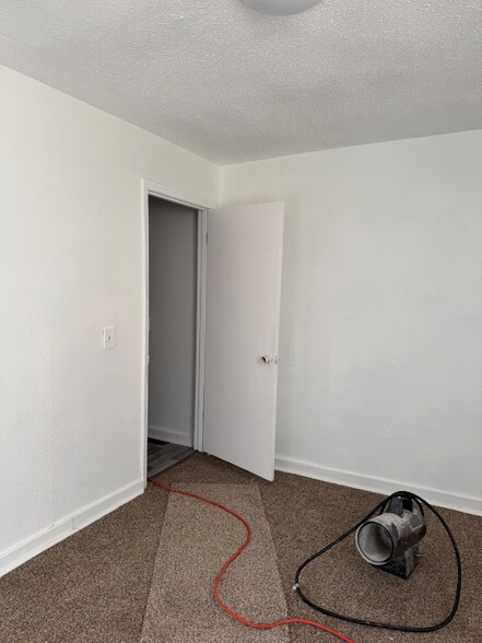 Building Photo - 2435 Woodford St