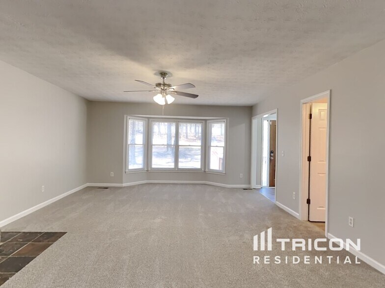 Building Photo - 220 Cypress Cir