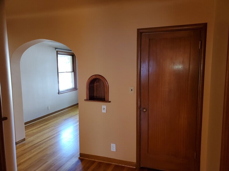 Building Photo - 403 W 25th Ave
