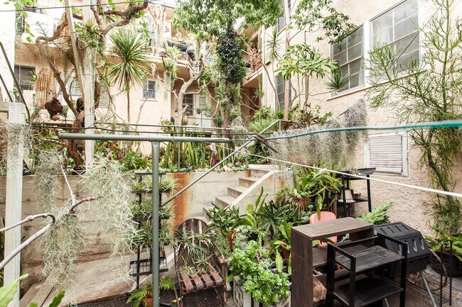 Building Photo - 2328 6th St