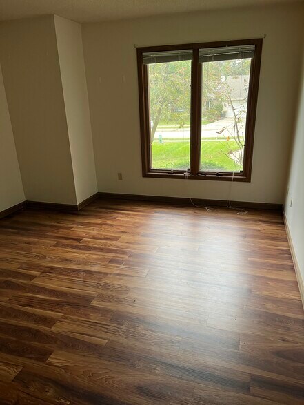 Building Photo - 2137 Versailles Village Pl