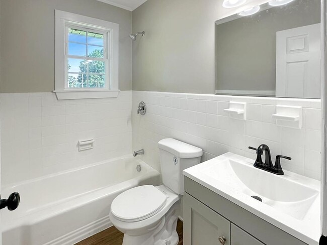 Building Photo - 501 Saunders Pl