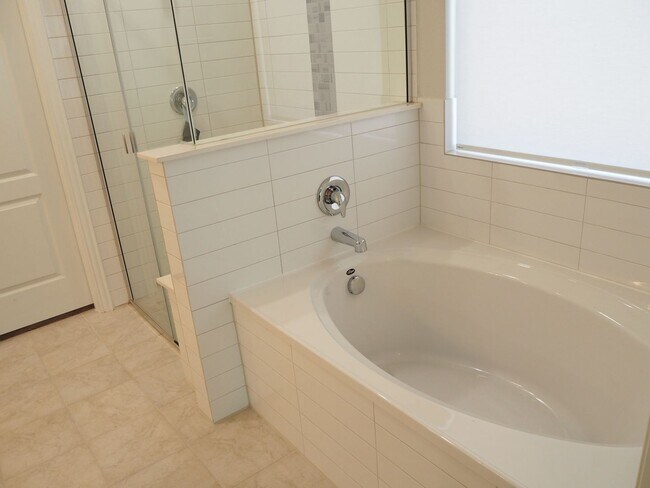 Building Photo - Must See 4 Bed 3 Bath Home in Aubrey