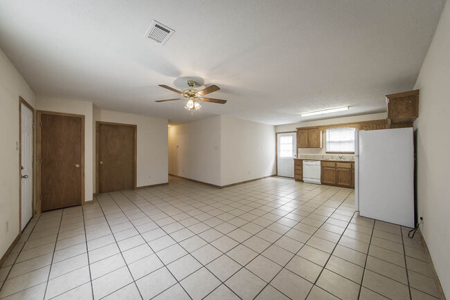 Building Photo - 40 Marie Ln