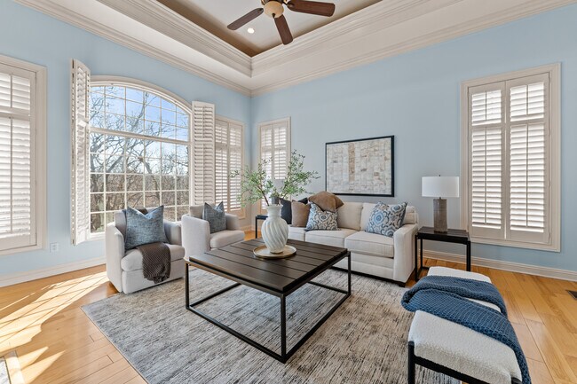 Building Photo - 12932 Sunset Bluff Ct