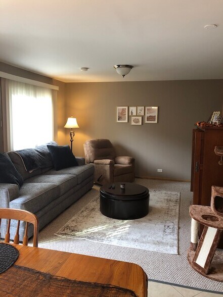 Building Photo - 1605 N Arlington Heights Rd