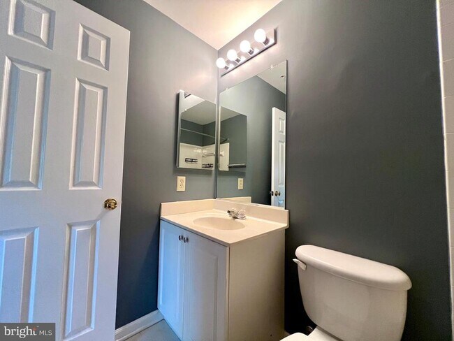 Building Photo - 2095 Pawlet Dr