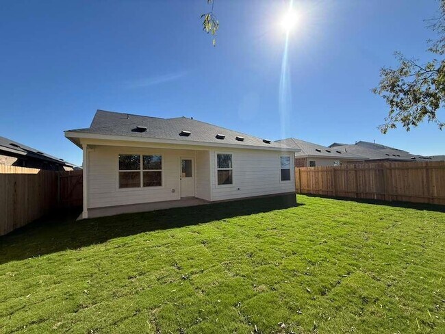 Building Photo - 591 Sormonne Lp