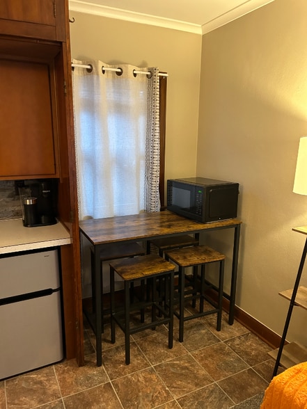 Building Photo - 320 W Hayes St