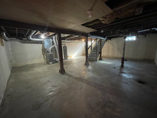 Building Photo - 2322 S Broadview St, Wichita, KS 67218-493...