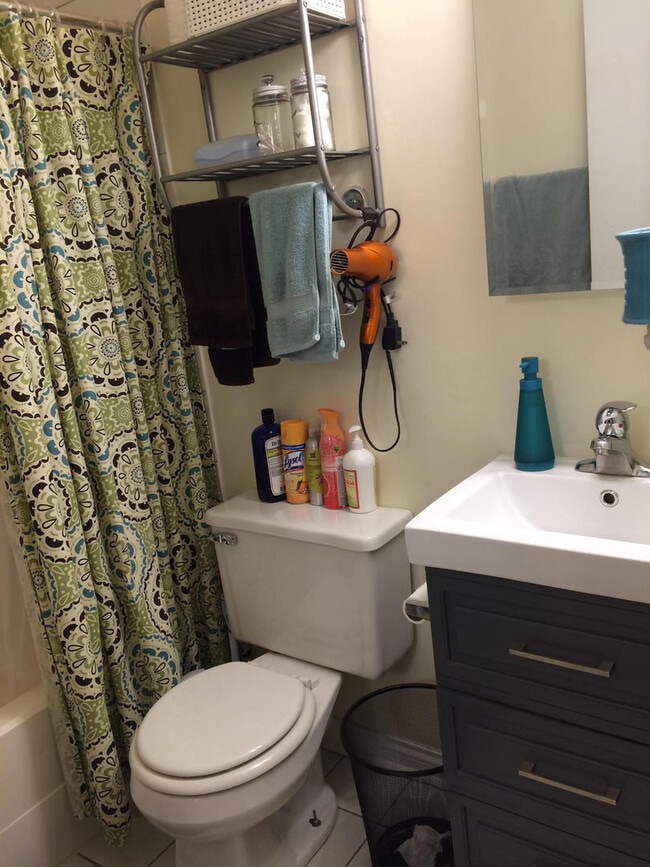 Building Photo - Beautiful 1 Bed Apartment in North Center/ Ravenswood Area Available September 1st