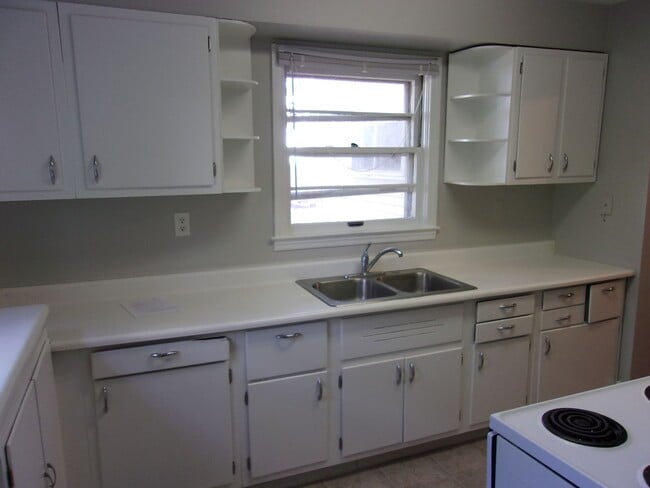 Building Photo - 401 S Talley Ave