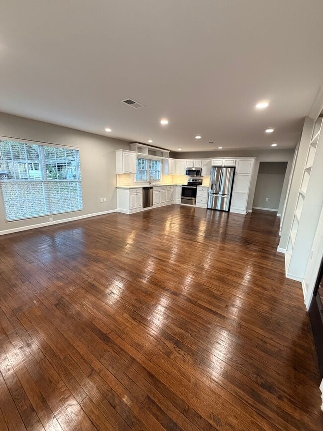 Building Photo - 3/2 Pascagoula