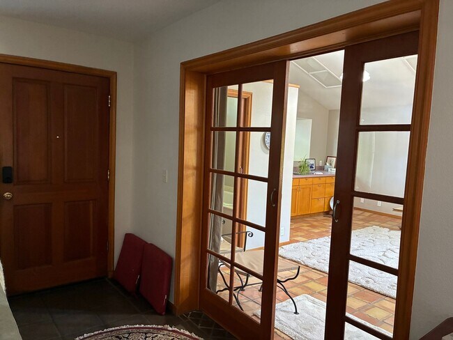 Building Photo - Gorgeous North Davis 3 bedroom available f...
