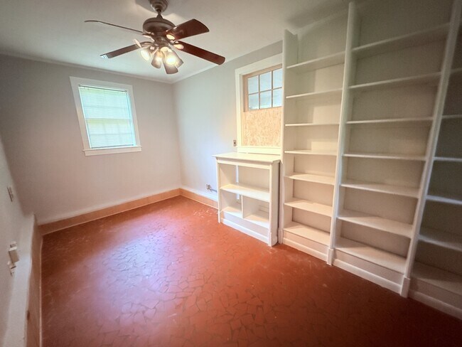 Building Photo - 3766 Friar Tuck Rd