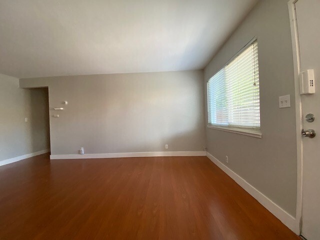 Building Photo - Charming 2-bedroom, 1-bath, 800 sq. ft. du...