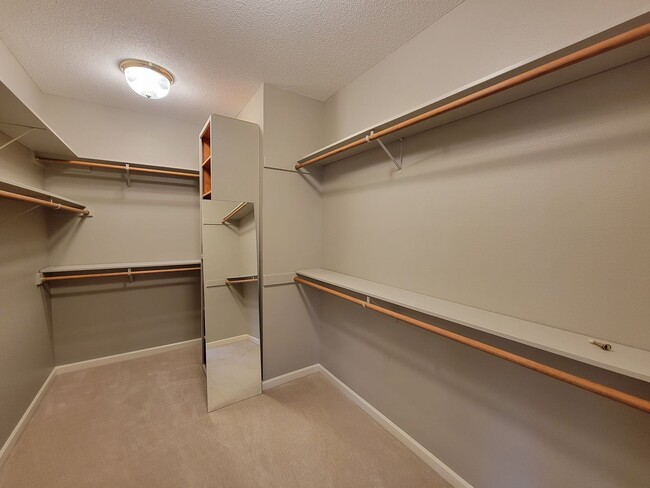 Building Photo - Upscale and Spacious Cedar Falls House for...