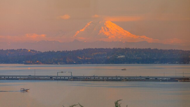 Building Photo - Laurelhurst View Home