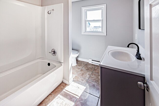 Building Photo - 35 High St