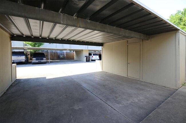 Building Photo - 2115 E Weldon Dr