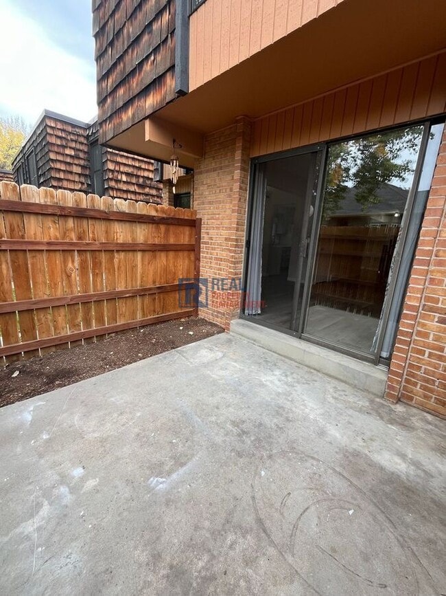 Building Photo - 6474 Wright St
