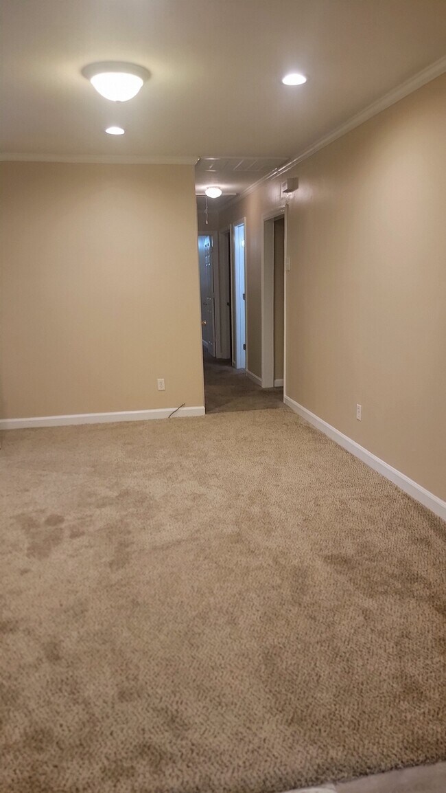 Building Photo - 174 Richardson Cir