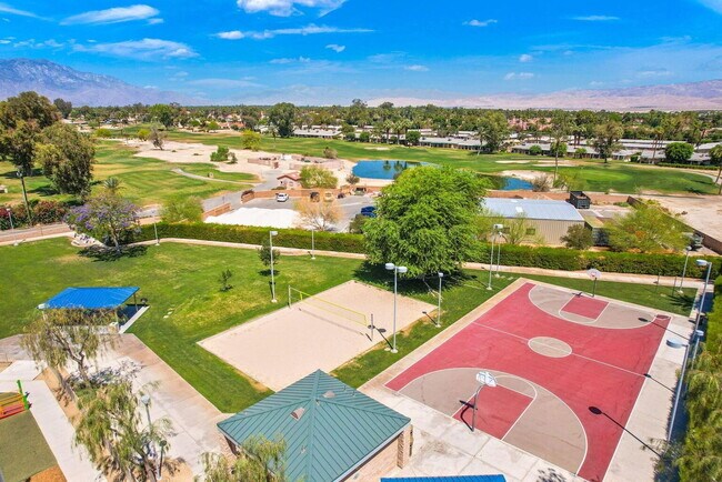 Building Photo - 2-Bedrooms and 2-Bathrooms Home Palm Desert