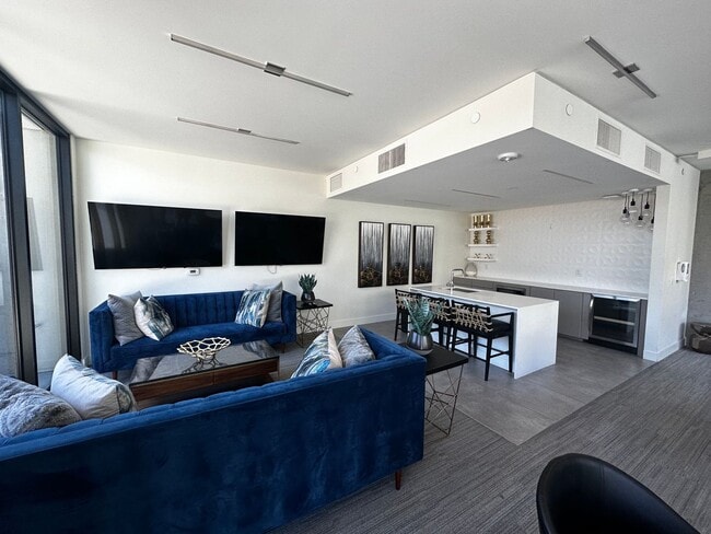 Building Photo - Contour on Campbell 1 bed 1.5 bath condo