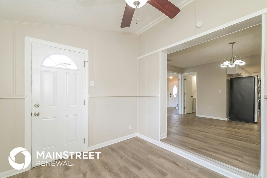 Building Photo - 669 Lake Dexter Cir