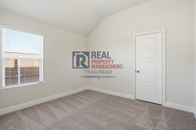 Building Photo - Refined 3-Bedroom Single-Story Home with Versatile Layout