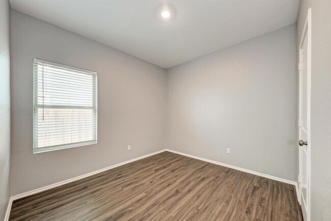 Building Photo - 129 Vulcan Dr