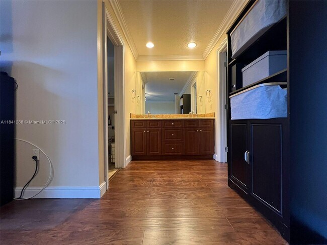 Building Photo - 9894 Fairway Cove Ln