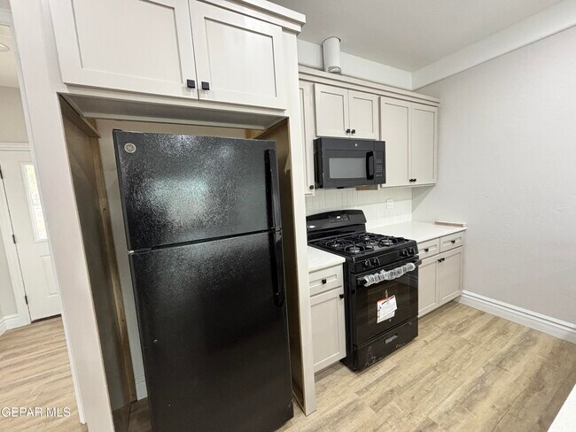 Building Photo - 10371 Manzana Rd
