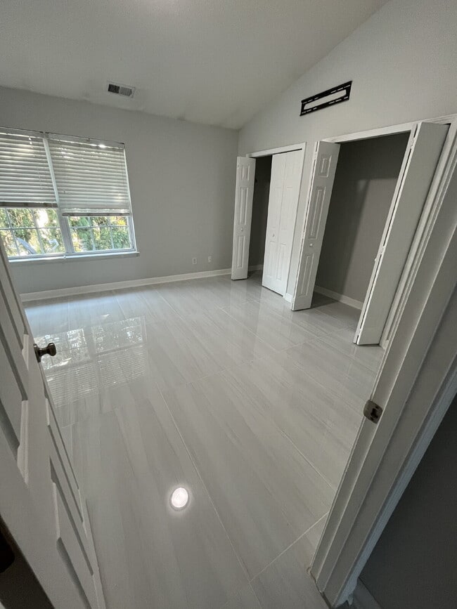 Building Photo - 606 Grasswren Way